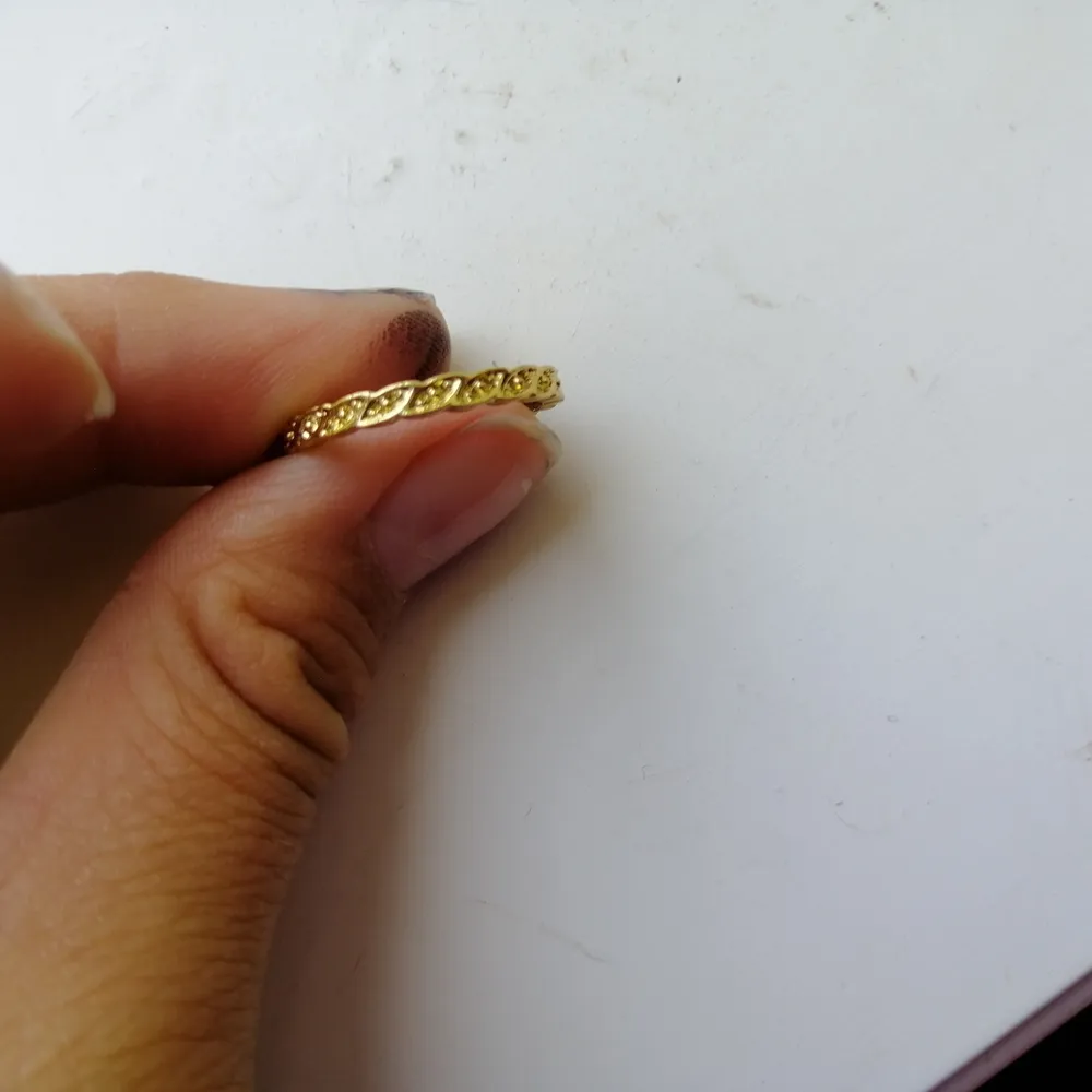 En ring från shein oanvänd för den är för liten för mig! 10kr+frakt 20kr=30 kr. Accessoarer.