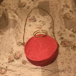 Popper - Den är fin den är ( NY) o den passar bra o den är skön att ha den är lite lång men det är ingen fara så ja men hoppas att ni kommer gilla den 