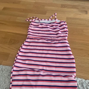 klänning - ej använd