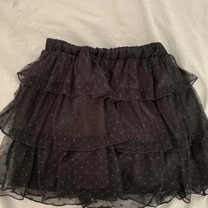 Volangkjol - Volangkjol från raglady, från märket ivivi. Bra skick! 100kr + 66kr. Stolek S/M 