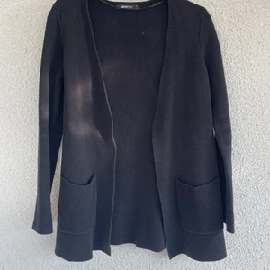 Kofta - En kofta bråk Gina tricot i stl s men mer som xs. Den är i bra skick