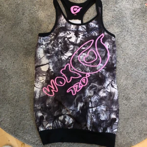 En tränings tröja - Har aldrig använt, den är storlek 170