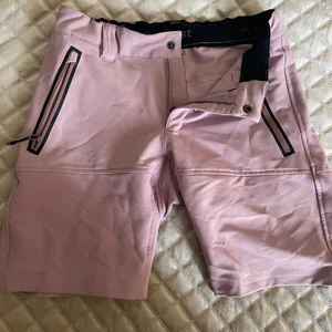 Friluftsshorts  - Oanvända friluftsshorts från Everest 