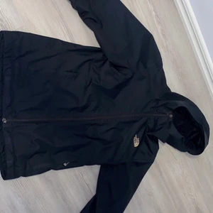 North face jacka - Storlek S. Köptes för liten. I bra skick