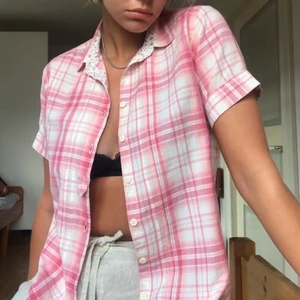 Rutig skjorta! - Så söt rosa-rutig skjorta!💞 Köpt secondhand och i prima skick👍🏽 
