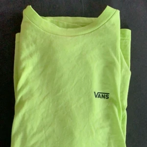 Neon vans tröja - säljer denna kontakta mig för flera bilder! frakt tillkommer & priset kan diskuteras.
