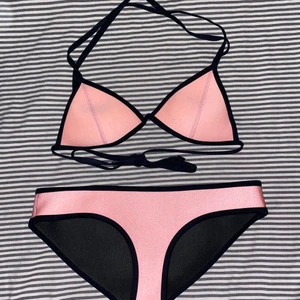 Bikini - Rosa Triangl bikini i storlek xs, aldrig använd 