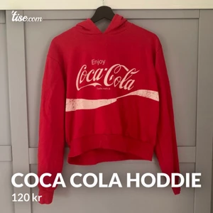 Hoddie - Fin hoddie från coca cola. Den är i st l men mer som m tycker jag. Har legat i garderoben för länge nu och är aldrig använd