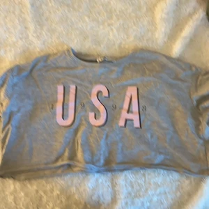 Newyorker magtröja grå/rosa  - xxs magtröja 🤍 från newyorker använt ngra få ggr 🤍✨