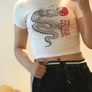 T-shirt  - T shirt me fin detalj från newyorker Storlek Xs