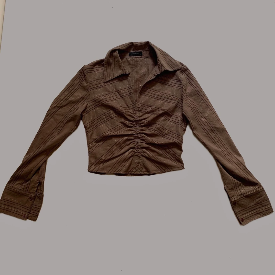 — S O M M A R —  L O P P I S —     Brun skjorta