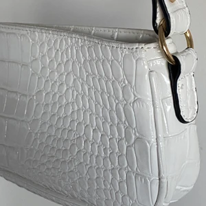 Vit väska  - Från shein 