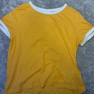 T-shirt - Senapsgul t-shirt