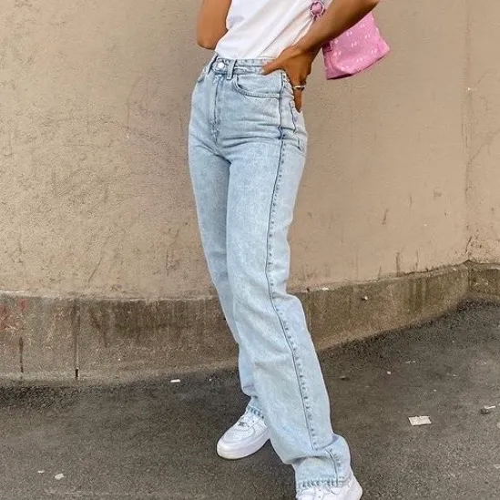 Jeans från weekday i modellen rowe, färg aqua blue i storlek 26/32. Köpta för snart ett år sedan, men har inte blivit använda på drygt 10 månader då de är för stora :/ Säljer för 250 kr inklusive frakt 💕💕 (första bilden är lånad). Jeans & Byxor.