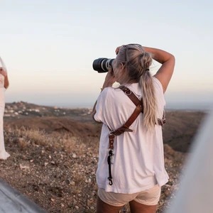 MODELL FÖR EN DAG/FOTOGRAFERING - Hej! Jag är frilans fotograf (hobby) och är ute efter nya uppdrag! Fotar, par, kompisar mm som en kul grej. Väldigt rolig present till någon ni uppskattar, bilderna restusheras naturligt och skickas till er via Mail! Finns i Stockholm🤍