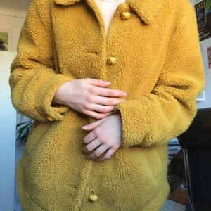 Snyggaste höst/vår jackan - Stans snyggaste jacka kommer här!!! Köpt på H&M för något år sedan, så fin. Nypris 500kr. Säljer för 100! 