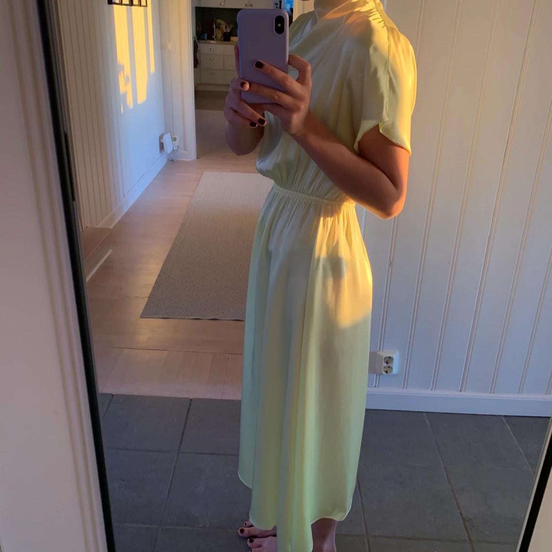 Citrongul midiklänning från &other stories