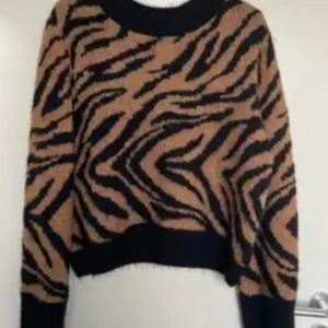 H&M sweatshirt - Mycket fin sweatshirt från hm. Mycket fint skick. Storlek S