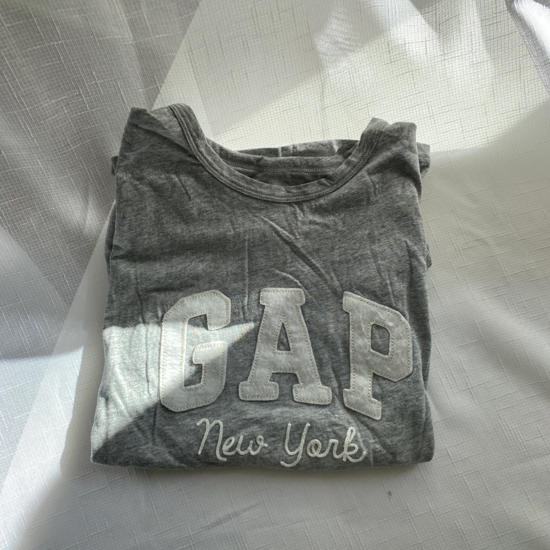 Ljusgrå GAP T-shirt  - 91