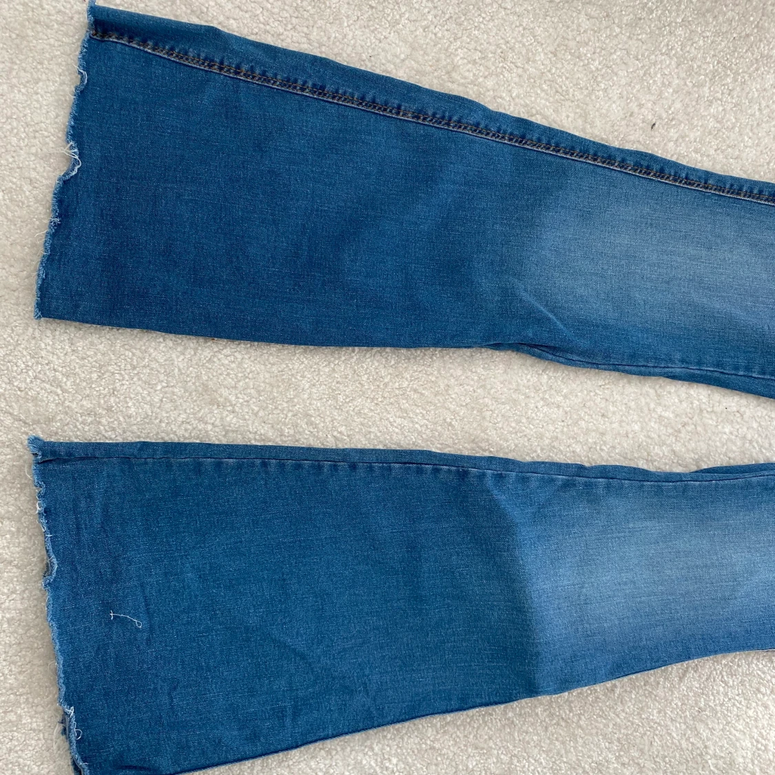 Blåa bootcut jeans  - 90