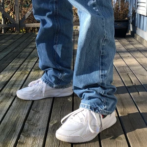 Champion Zone Mid - Champion sneakers av modellen ”Zone Mid”. Sparsamt använda med några små missfärgningar på lädret och sulan.