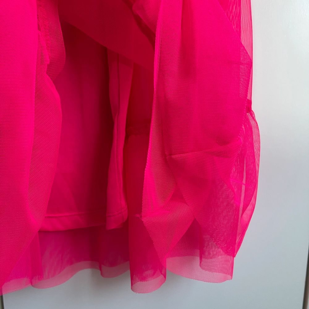 Super fin rosa tyllklänning💗💗 två lager tyll med en underklänning💗. Klänningar.