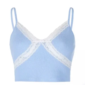 y2k topp  - Fin topp till sommaren eller då man vill känna sig extra fin. Säljer den då den tyvärr inte kommer till användning. Om flera är intresserade blir de budgivning i kommentarerna 🤍🦋