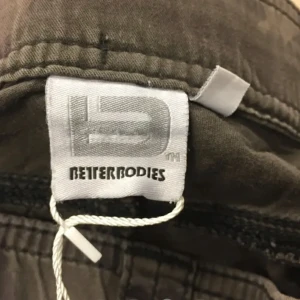 Better Bodies camopants, XS - Deras äldre modell med bred linning i midjan och dragsko nertill, raka ben(Vida). Supersköna och jättebra skick, tyvärr lite för korta för mig (170). 