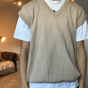 Väst  - En stickad oversized väst 