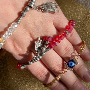 Armband  - Skriv för fler bilder och pris💕 har massa andra smycken uppe, blå med öga såld 