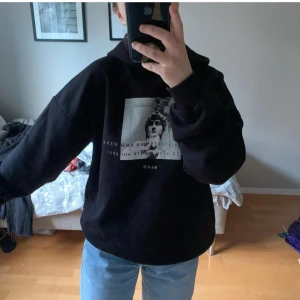 Oversize Hoodie  - Svart Oversize hoodie från NA-KD💕