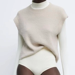 Mjuk väst stlk M 🤎 - Mjuk väst från Zara 🤎 Jättefin men aldrig använd så lapparna är fortfarande kvar. Pris är exklusive frakt 😘