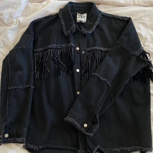 Zara jacka - Säljer denna populära jackan från Zara. Storlek XS men passar även för S. Superfin och i väldigt bra skick!