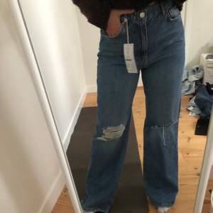 Superfina och långa jeans från Gina Tricot. Det är helt oanvända som vi har tagit in som UF-företag som annars hade gått till spillo!