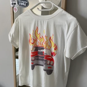 Cool t-shirt - Cool t-shirt som köptes här på Plick så vet inte märke!