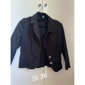 Kavaj  - Svart kavaj 150 kr