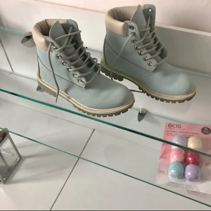 Stl 38. Fina skor 😍 baby blue - Såå fina vinter skor! 😍