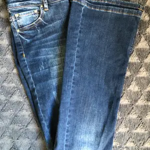 Suuuperfina bootcut jeans från River Island, knappt använda. Passar en Xs/S 