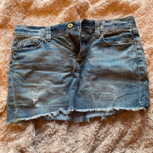 RALPH LAUREN jeanskjol  - Använd ett fåtal gånger pga fel storlek! Nypris: 900kr