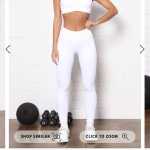 Vita träningstights  - Helt nya vita träningstights från fashionnova! Säljer då dom aldrig kommer till användning 🤍🤍 original pris 400kr 