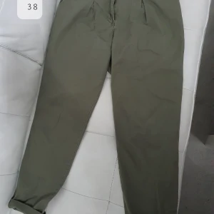 Byxor storlek 36 och 40 i fin skick  - i fin skick