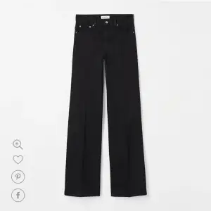 Säljer dessa ursnygga Wera jeans. Köpta för 599kr och säljer dem nu för 200kr pris kan diskuteras. Knappt använda så dem är i toppskick!