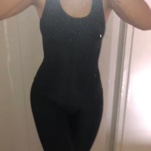 Vasallen träningsbody - Den här är så cool och i ett stretchigt bekvämt material. 🖤