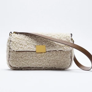 Zara väska - Söker denna väska från zara! Köper gärna om någon har en och vill sälja!