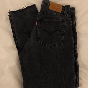 Levis jeans  - Levis Jeans Strl W25 L26      NYPRIS 1200