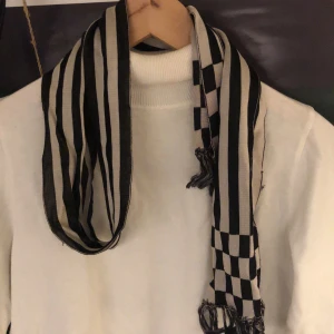 Scarf/Halsduk♦️♠️♣️♥️ - Cool halsduk! 