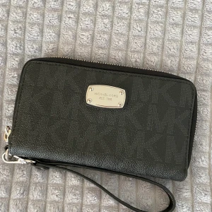 Michael Kors plånbok - Inköpt i USA år 2016 i Michael Kors affären, fint skick!