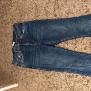 Bootcut från gina  - Super fina blåa jeans inte mycket använda. Väldigt sköna. Kostade 400kr. Köparen står för frakten 