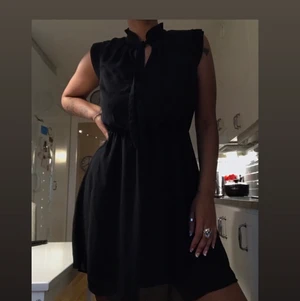 Svart supergullig klänning - Denna sötnos används tyvärr alldeles för lite hemma hos mig!