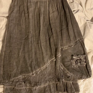 Långkjol  - Sjukt vacker långkjol som dessutom är SUPERskön som tyvärr inte är min stil längre :( Den är bred där uppe och väldigt stretchig så passar nog fler storlekar💛💛